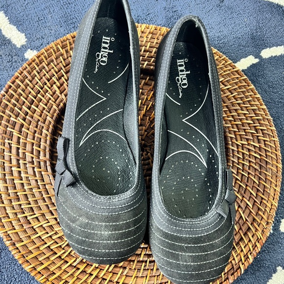 Indigo Shoes - Indigo Clarks Y2K Women's 9M Black Suede Bow Chunky Heel Pump Girly Goth Preppy